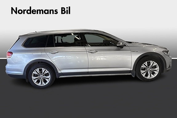Volkswagen Passat Alltrack 4 of 5
