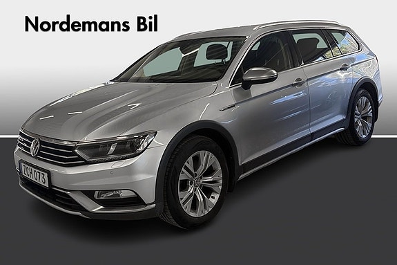Volkswagen Passat Alltrack 2 of 5