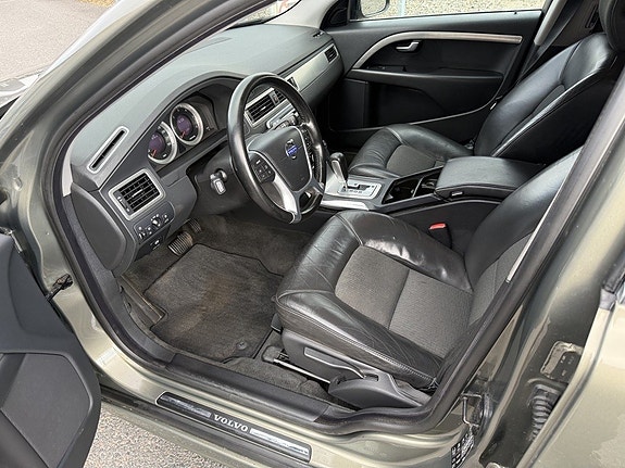 Volvo V70 5 of 12