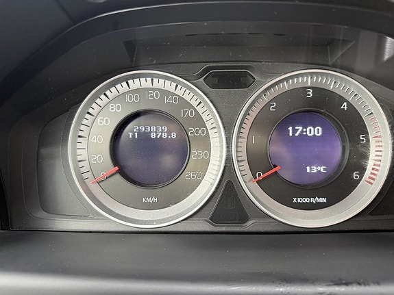 Volvo V70 8 of 12