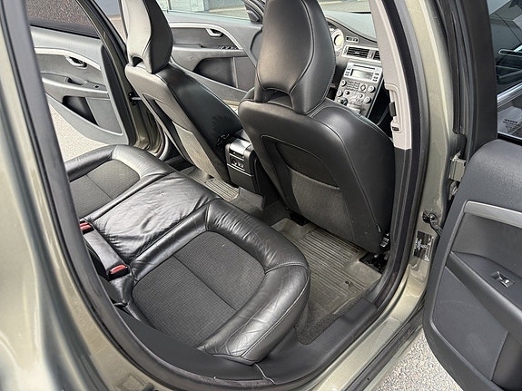 Volvo V70 6 of 12