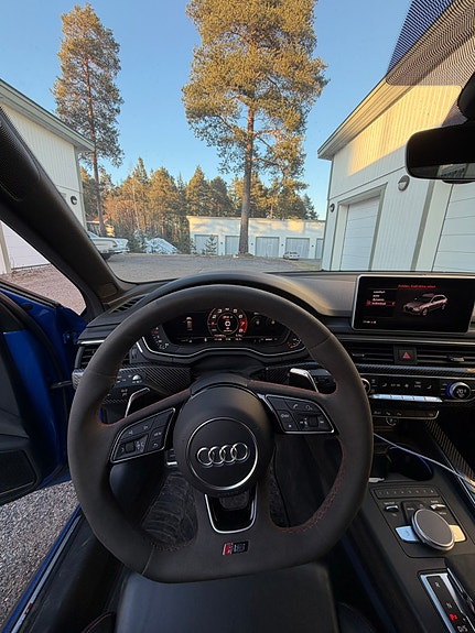 Audi RS4 4 of 5