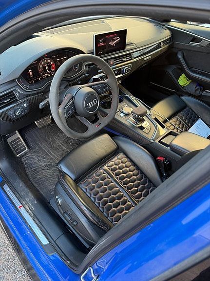 Audi RS4 3 of 5