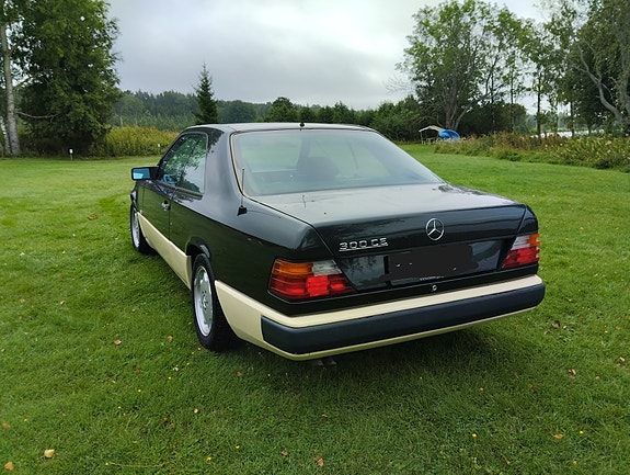 Mercedes-Benz 300 CE 2 of 5