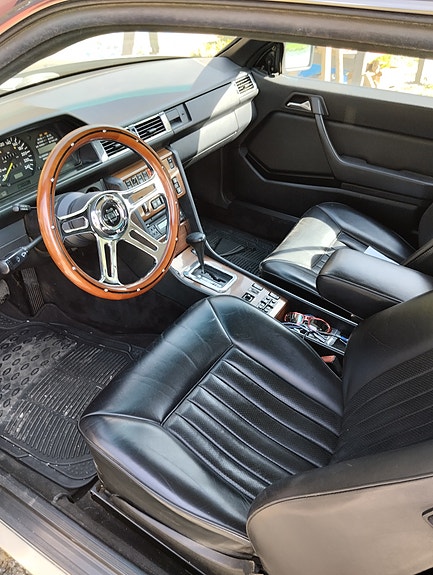 Mercedes-Benz 300 CE 3 of 5