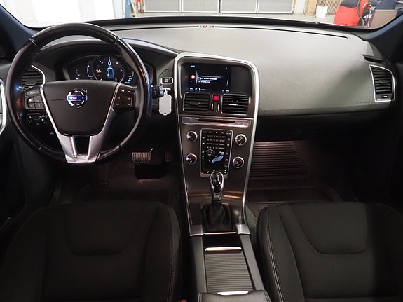 Volvo XC60 14 of 23