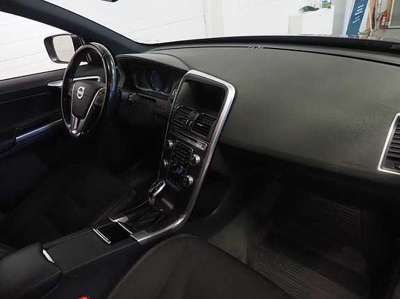 Volvo XC60 11 of 23