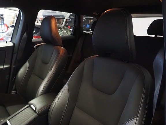 Volvo XC60 16 of 23