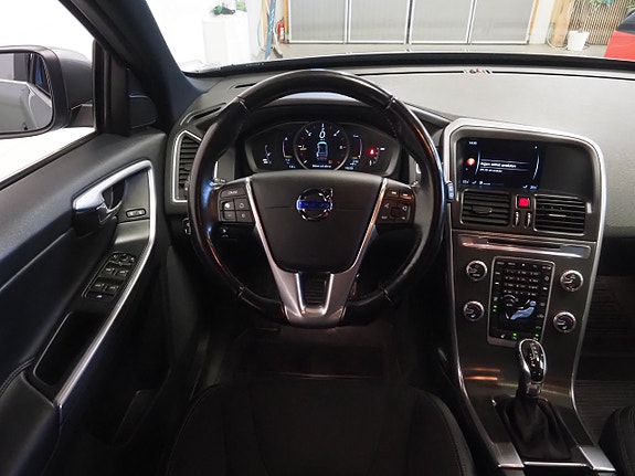Volvo XC60 13 of 23