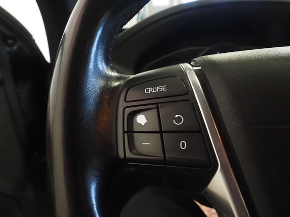 Volvo XC60 17 of 23