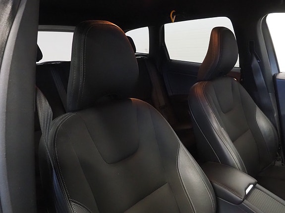 Volvo XC60 10 of 23