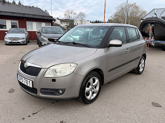 Skoda Fabia 2 of 5