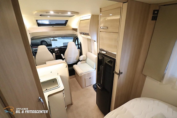 Rapido 650 F / Öppen planlösning / Queenbed 10 of 19