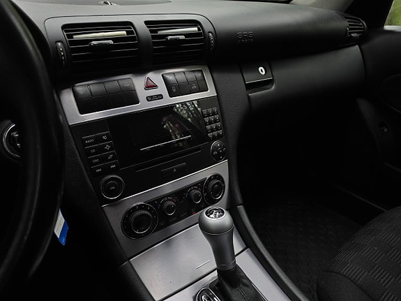 Mercedes-Benz C180 16 of 19