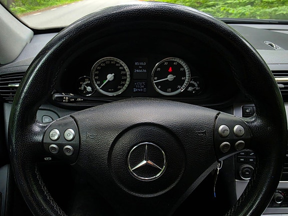 Mercedes-Benz C180 14 of 19