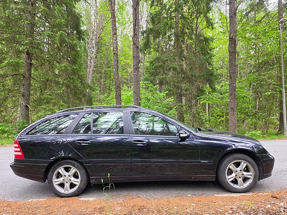 Mercedes-Benz C180 4 of 5