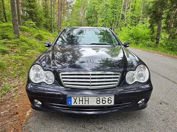 Mercedes-Benz C180 2 of 5