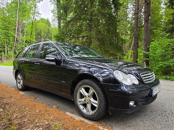 Mercedes-Benz C180 3 of 5