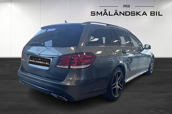 Mercedes-Benz E220 4 of 5