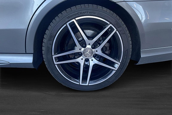 Mercedes-Benz E220 5 of 5