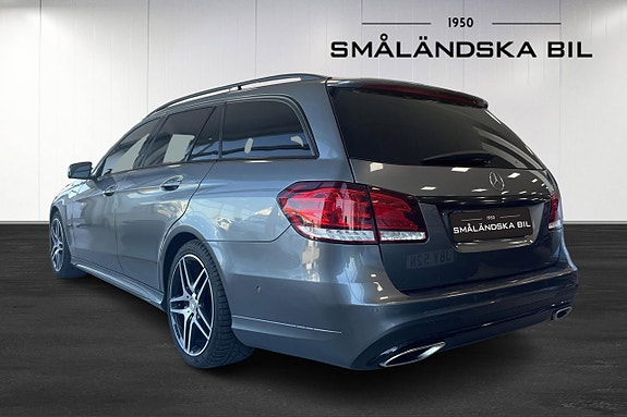 Mercedes-Benz E220 3 of 5