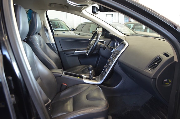 Volvo XC60 17 of 26