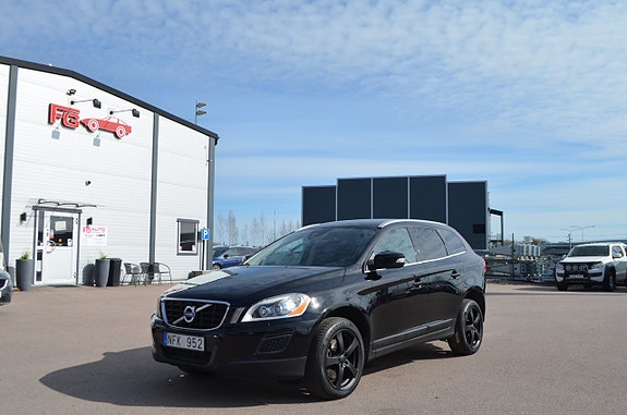 Volvo XC60 2 of 26