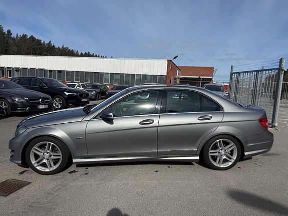 Mercedes-Benz C180 4 of 5