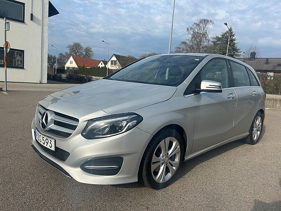 Mercedes-Benz B200 d 2 of 7
