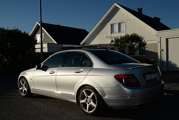 Mercedes-Benz C200 2 of 5
