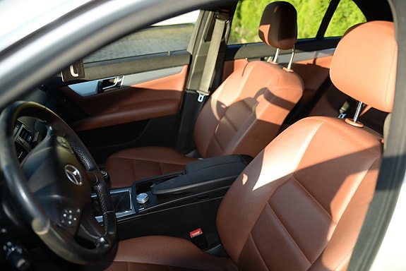 Mercedes-Benz C200 5 of 5