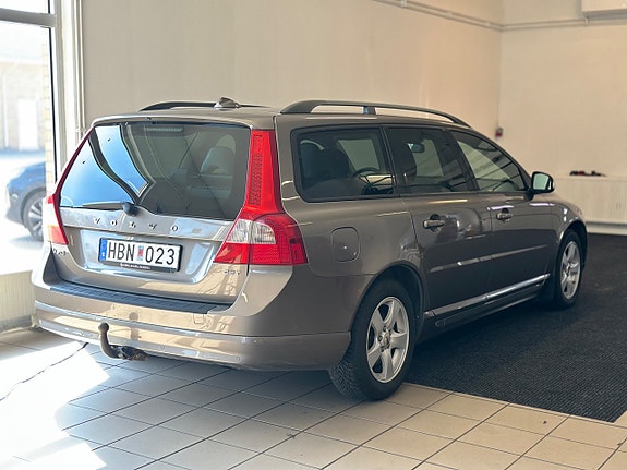 Volvo V70 5 of 21