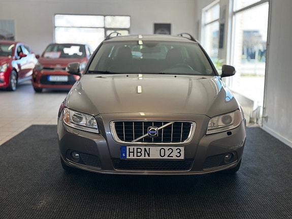 Volvo V70 2 of 21