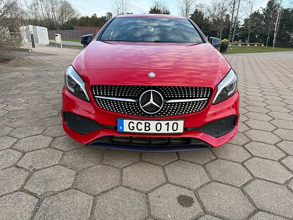Mercedes-Benz A180 2 of 5