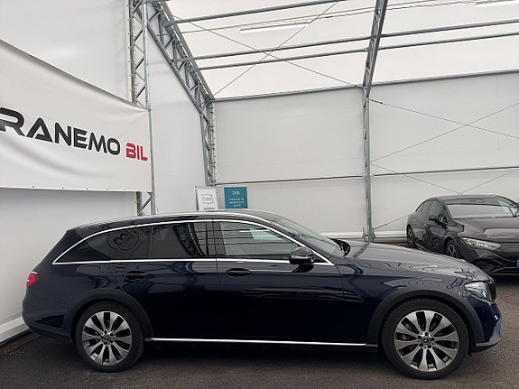 Mercedes-Benz E220 4 of 5