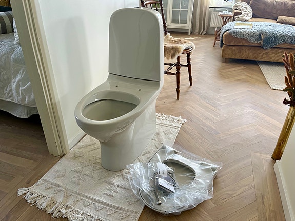 Toalett Gustavsberg Estetic 8300 för limning. Mjukstängande lock.