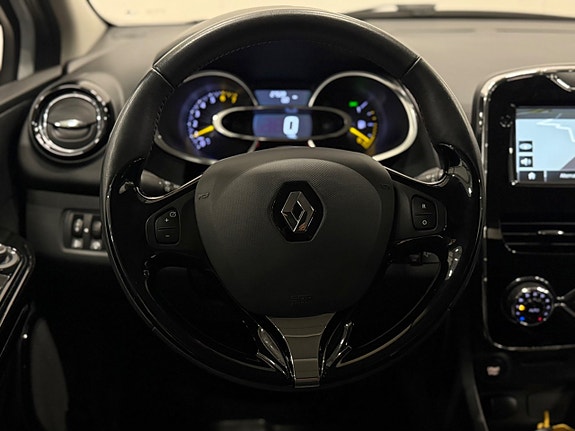 Renault Clio 21 of 25