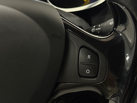 Renault Clio 23 of 25
