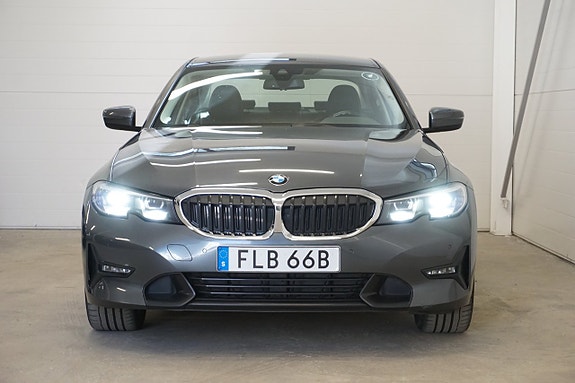 BMW 320d 3 of 5