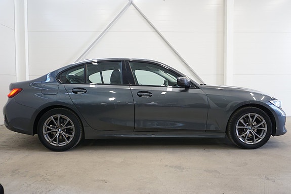 BMW 320d 4 of 5