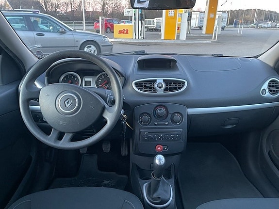 Renault Clio 8 of 10