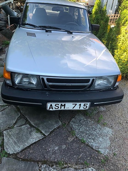 Saab 900 2 of 5