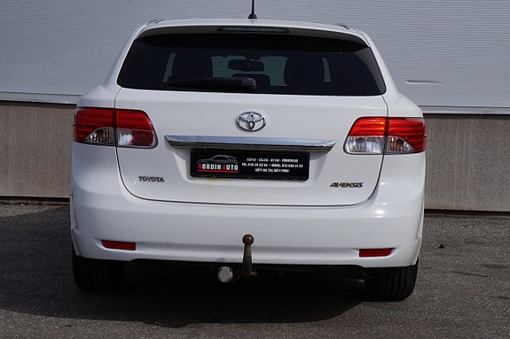 Toyota Avensis 5 of 5