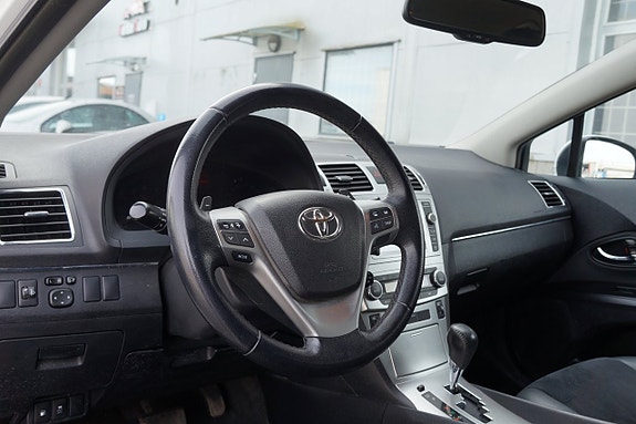 Toyota Avensis 8 of 18