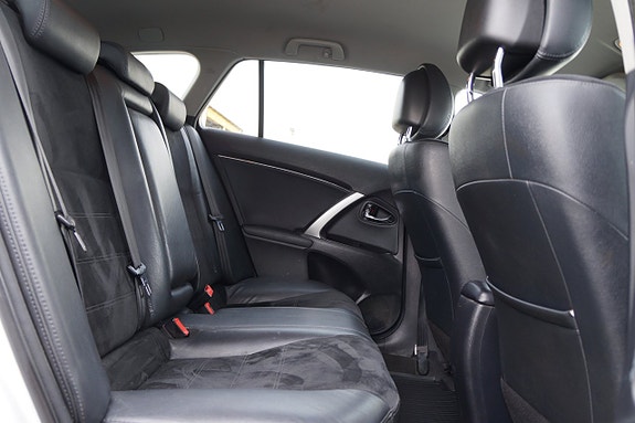 Toyota Avensis 10 of 18