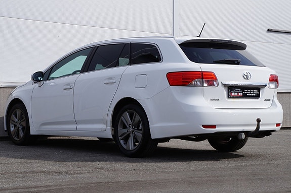 Toyota Avensis 4 of 5