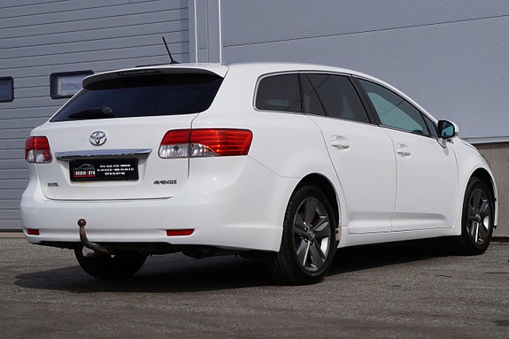 Toyota Avensis 6 of 18