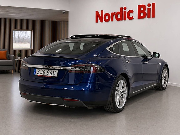 Tesla Model S 3 of 5