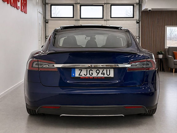 Tesla Model S 4 of 5