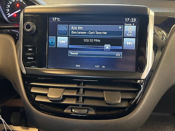 Peugeot 208 18 of 23